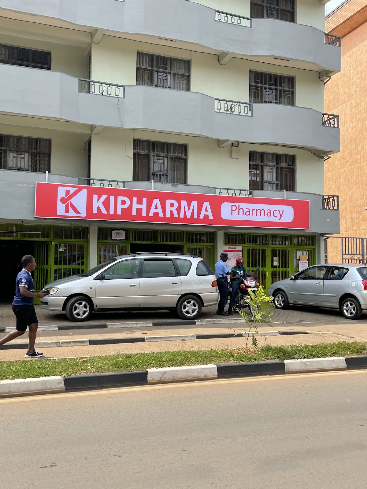 Kipharma Remera